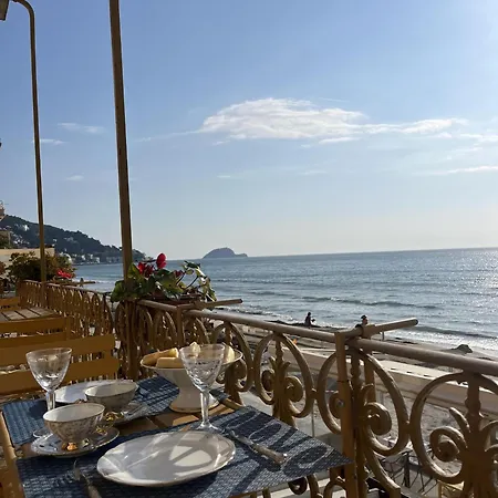 Bed & Breakfast Casa D'artista Di Charme Alassio