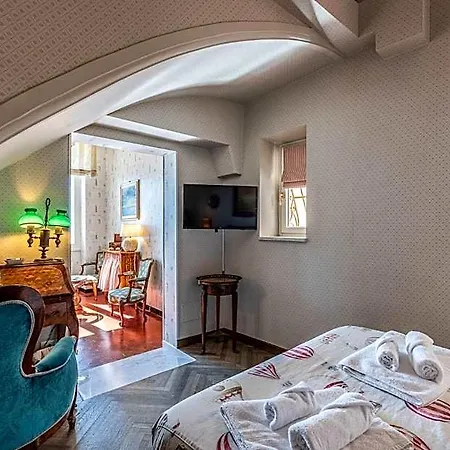 Casa D'artista - In Residenza Di Charme Alojamento de Acomodação e Pequeno-almoço Alassio
