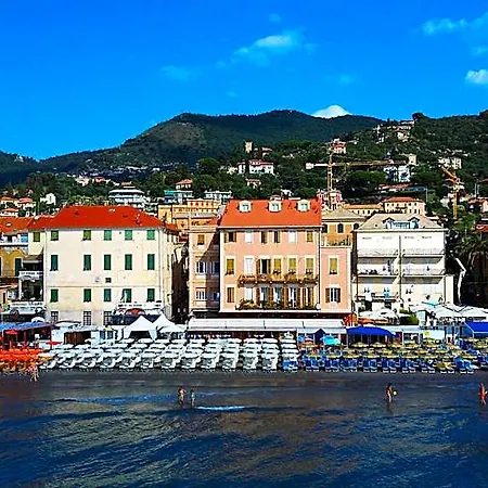Casa D'artista - In Residenza Di Charme Alassio
